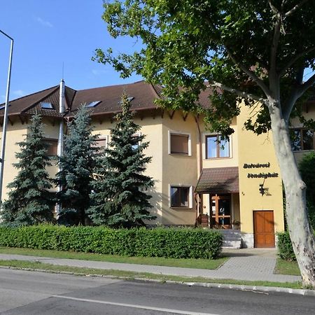 Belvarosi Vendeghaz Мор Екстер'єр фото